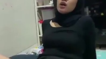 Bokep Jilbab – Kobel Memek Cewek Hijabers Sampe Mangap Keenakan Gini Viral